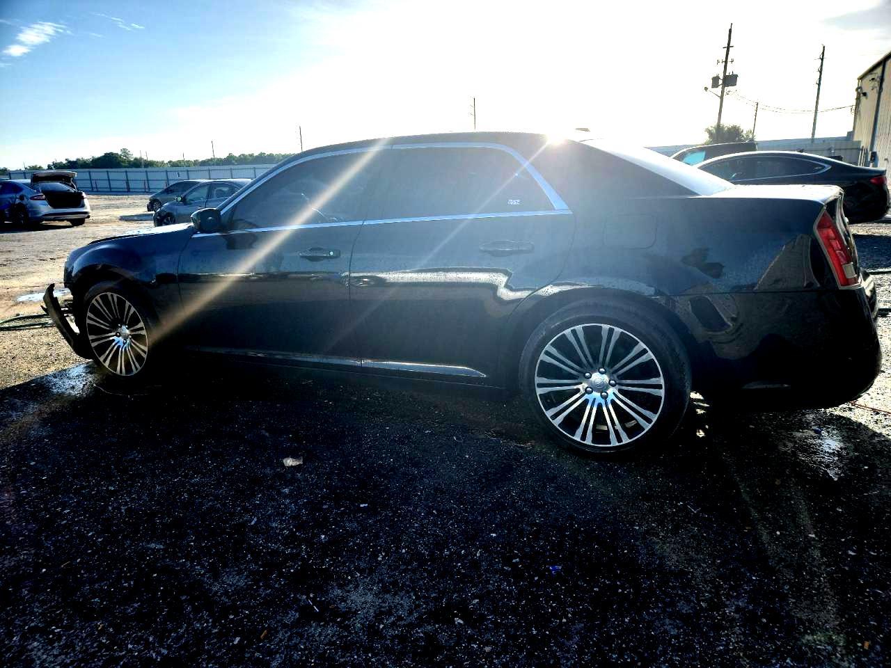 2014 Chrysler 300 S - Фото 2