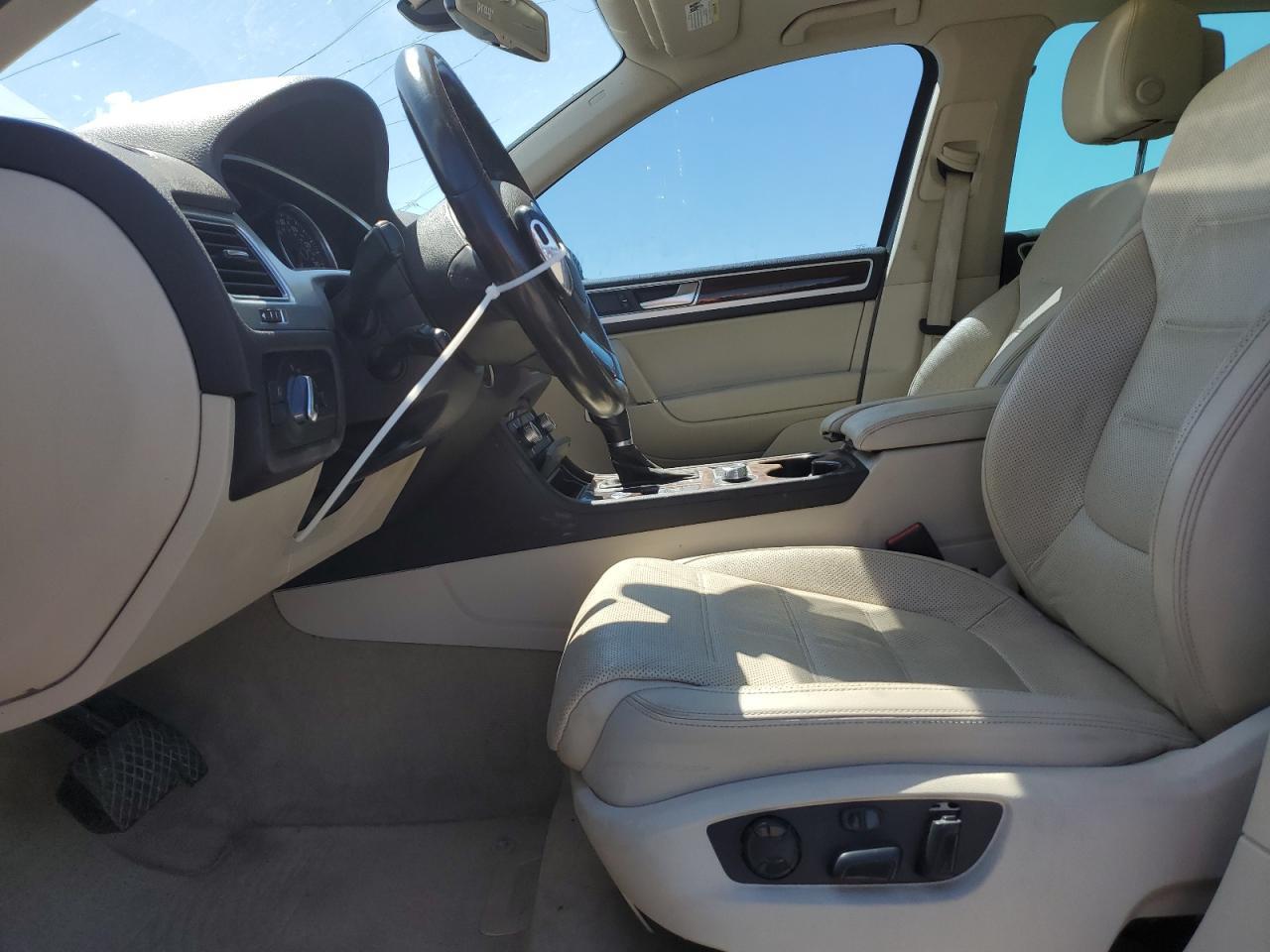 2016 Volkswagen Touareg Sport - Image 7