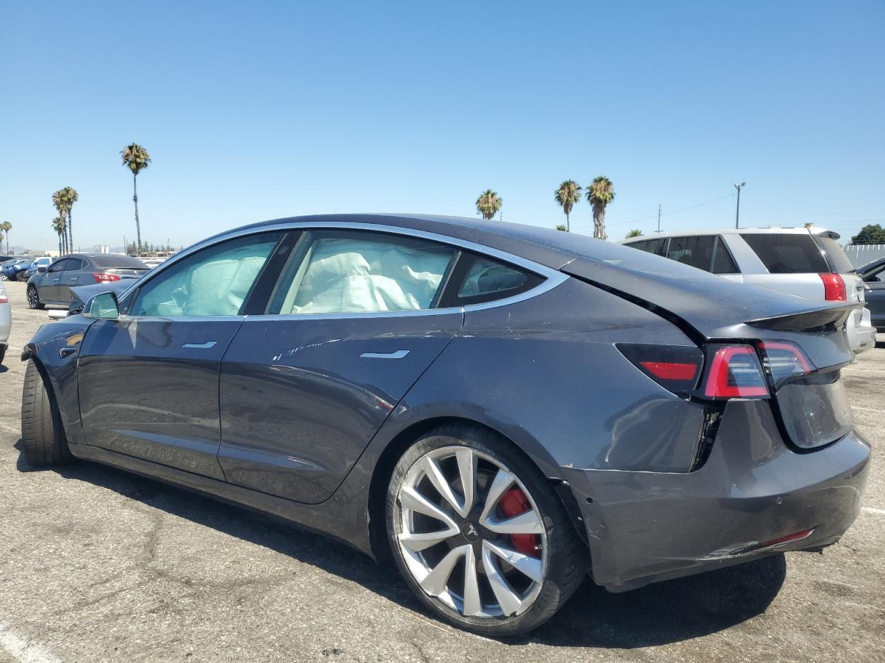2018 Tesla Model 3 - Фото 2