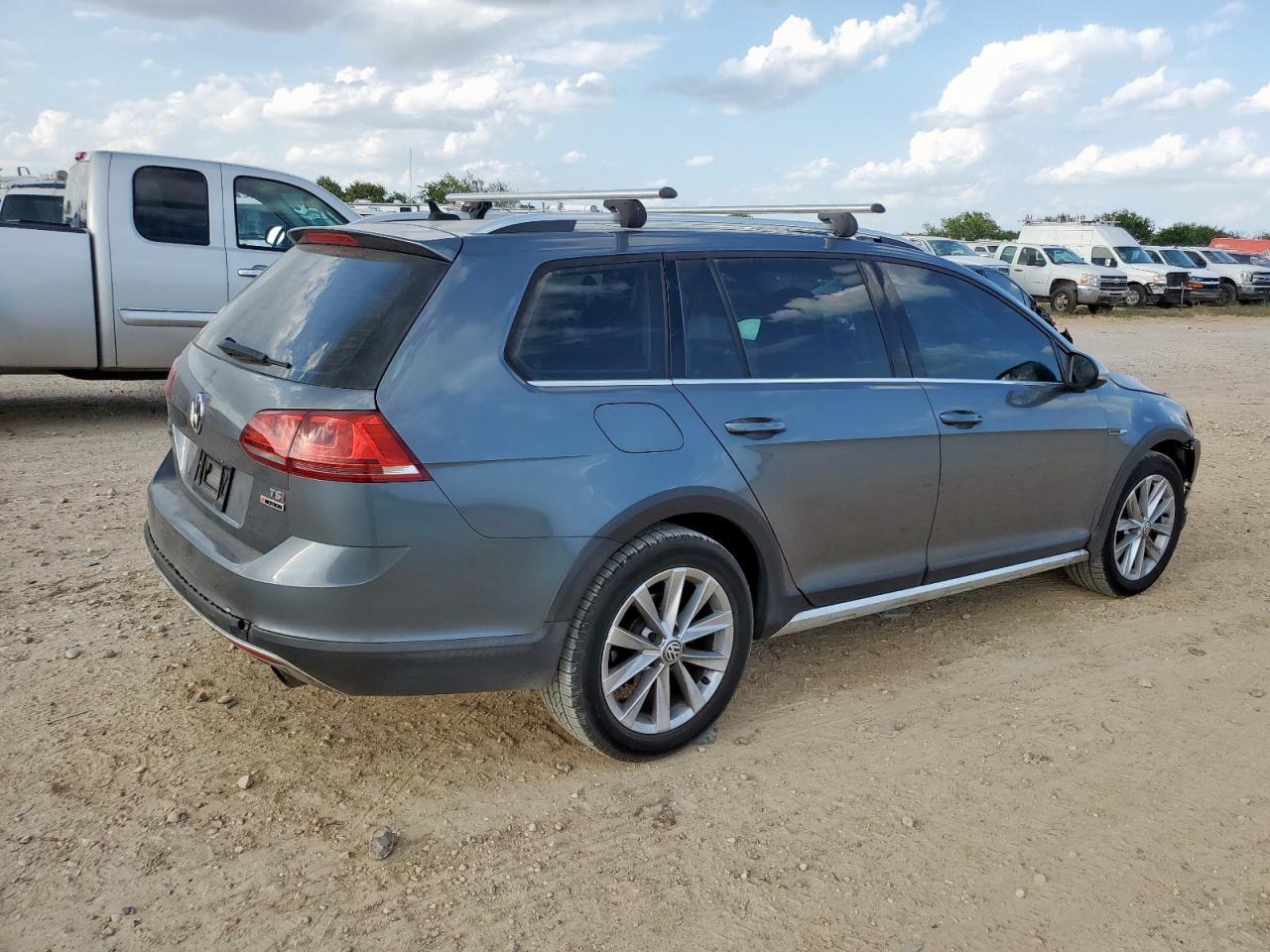 2017 Volkswagen Golf Alltrack S - Image 3