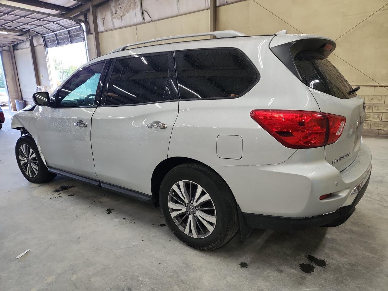 2019 Nissan Pathfinder S - Image 2