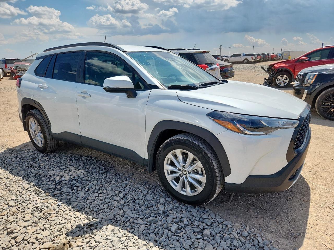2023 Toyota Corolla Cross Le - Image 4