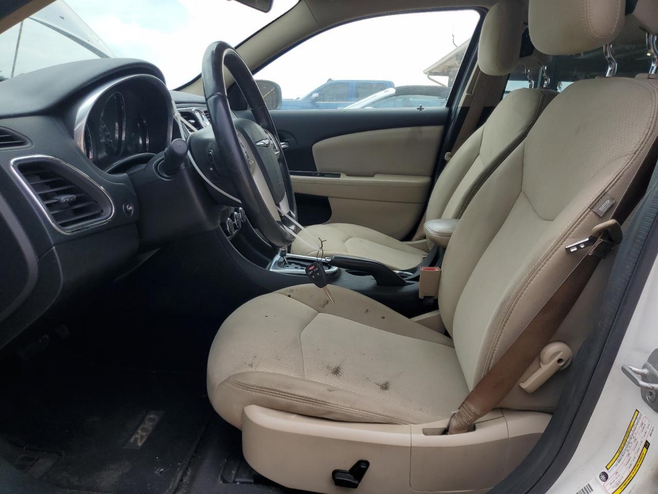 2013 Chrysler 200 Touring - Фото 7