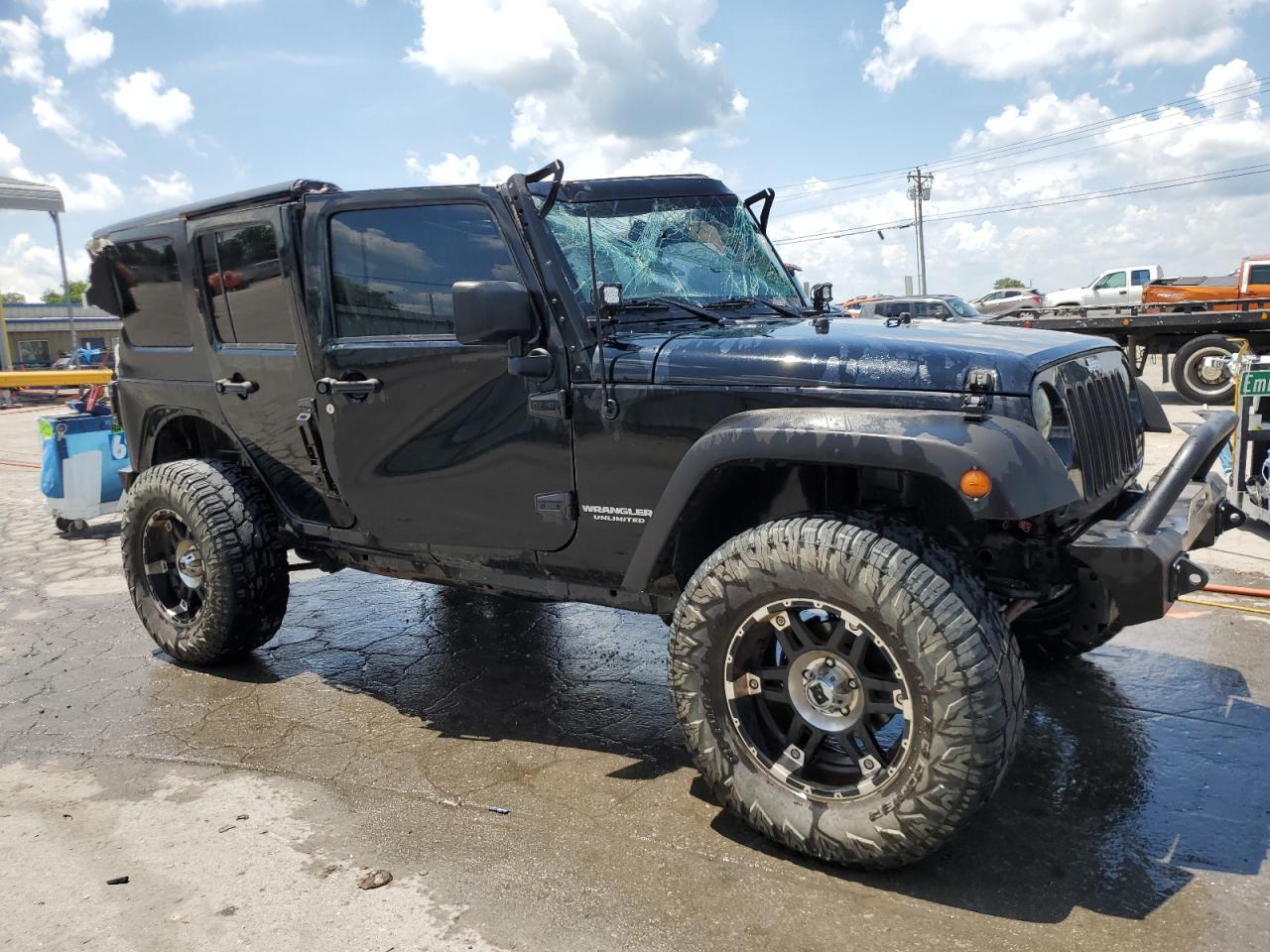 2011 Jeep Wrangler Unlimited Sahara - Фото 4
