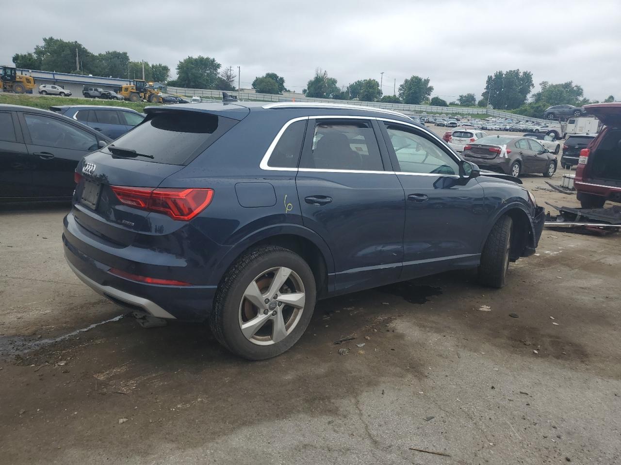 2020 Audi Q3 Premium - Фото 3