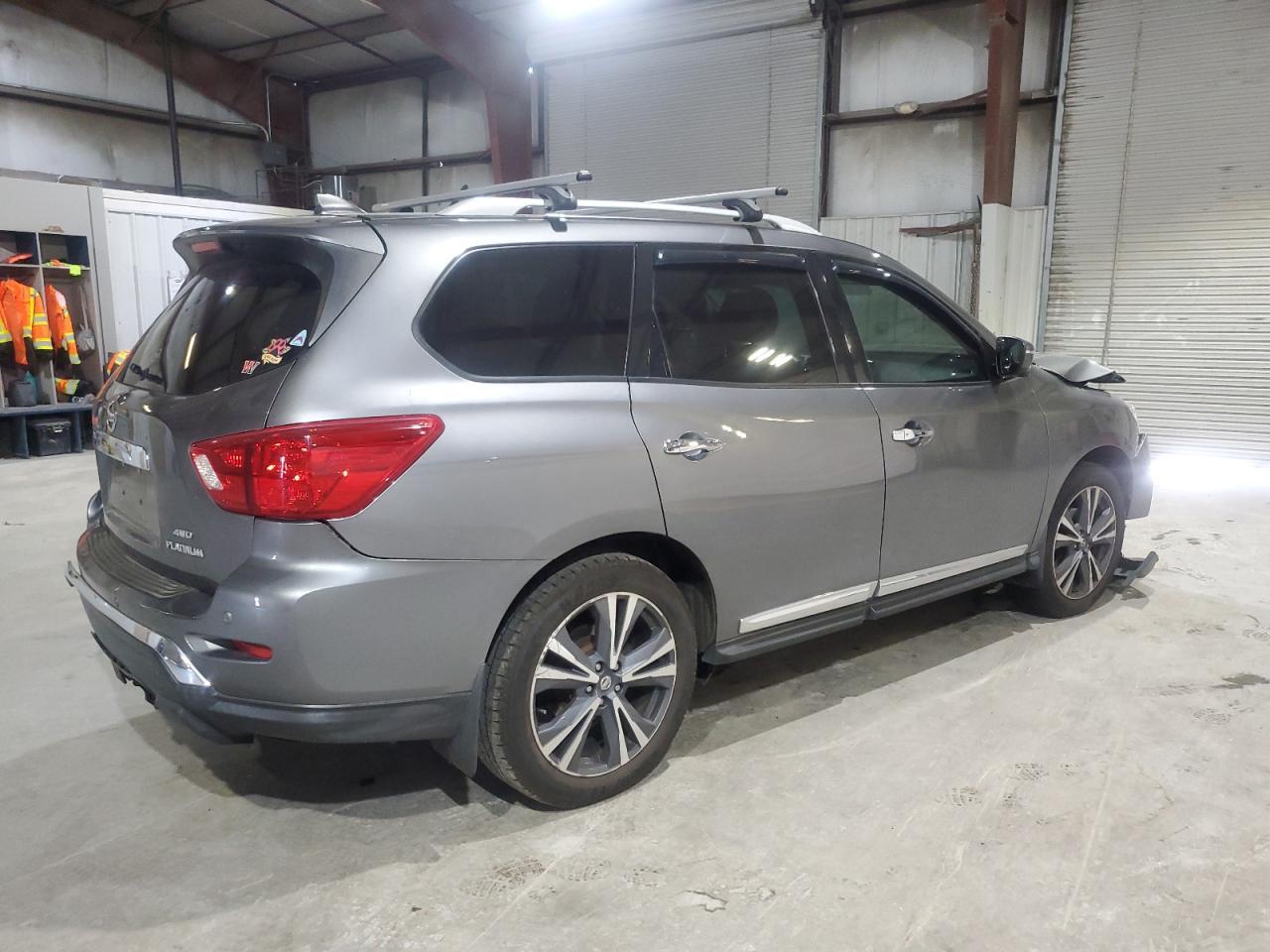 2020 Nissan Pathfinder Platinum - Фото 3