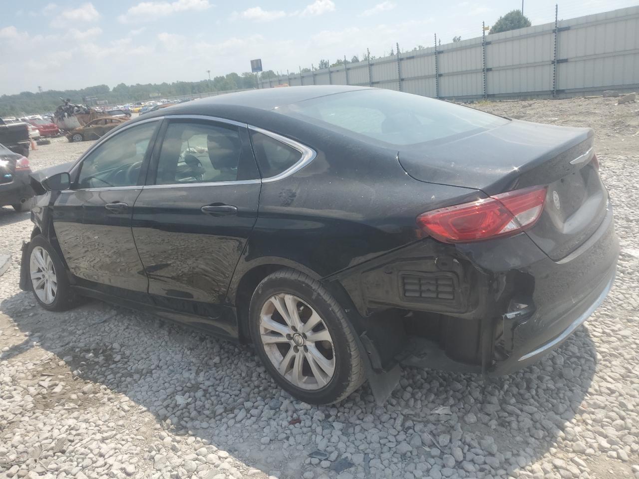 2015 Chrysler 200 Limited - Фото 2