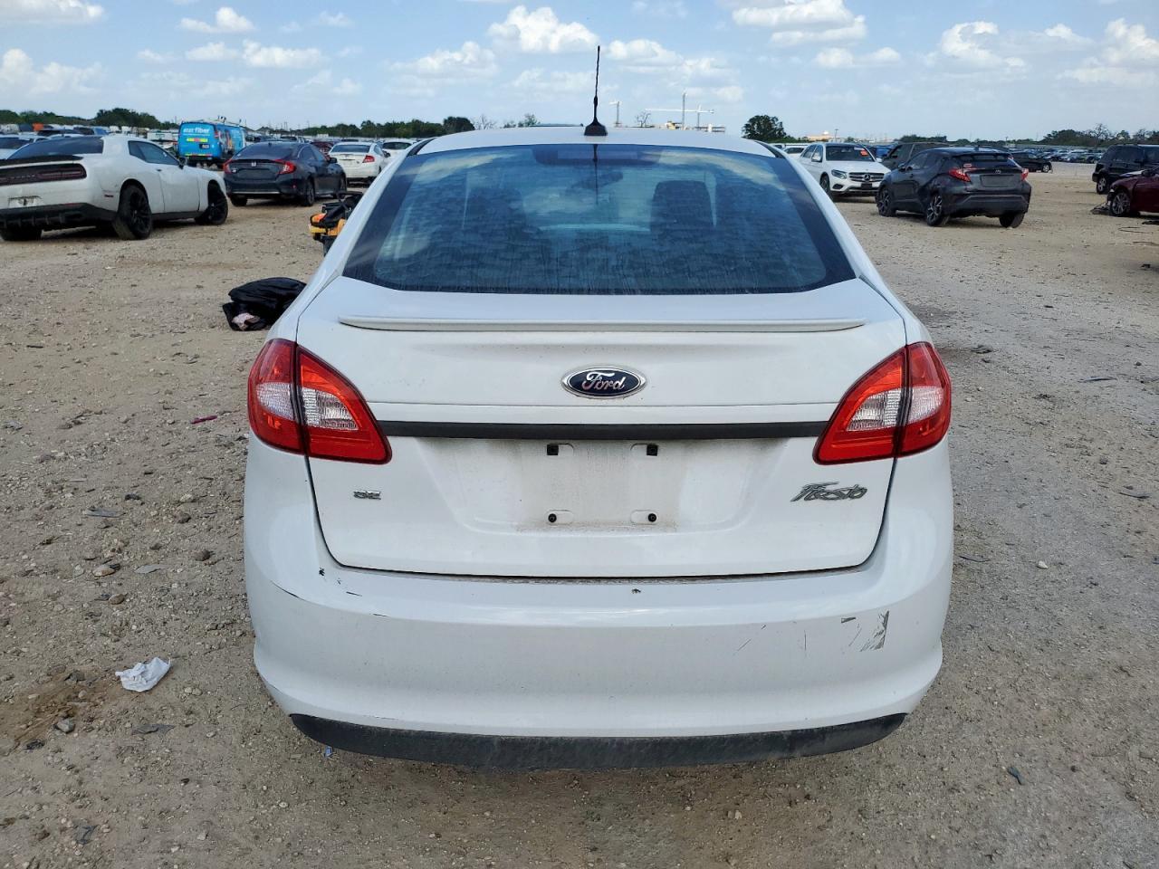 2012 Ford Fiesta Se - Фото 6