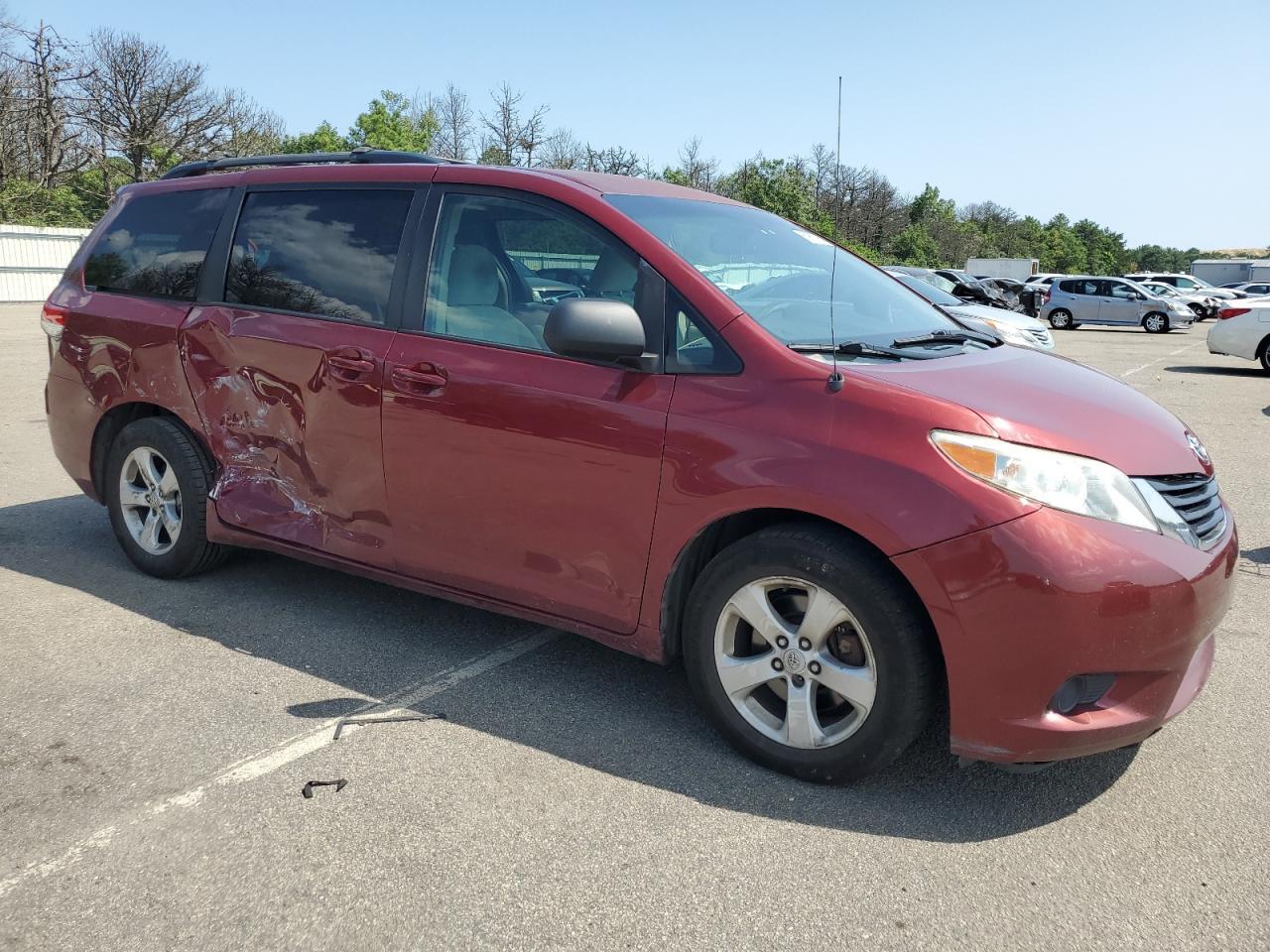 2011 Toyota Sienna Le - Image 4