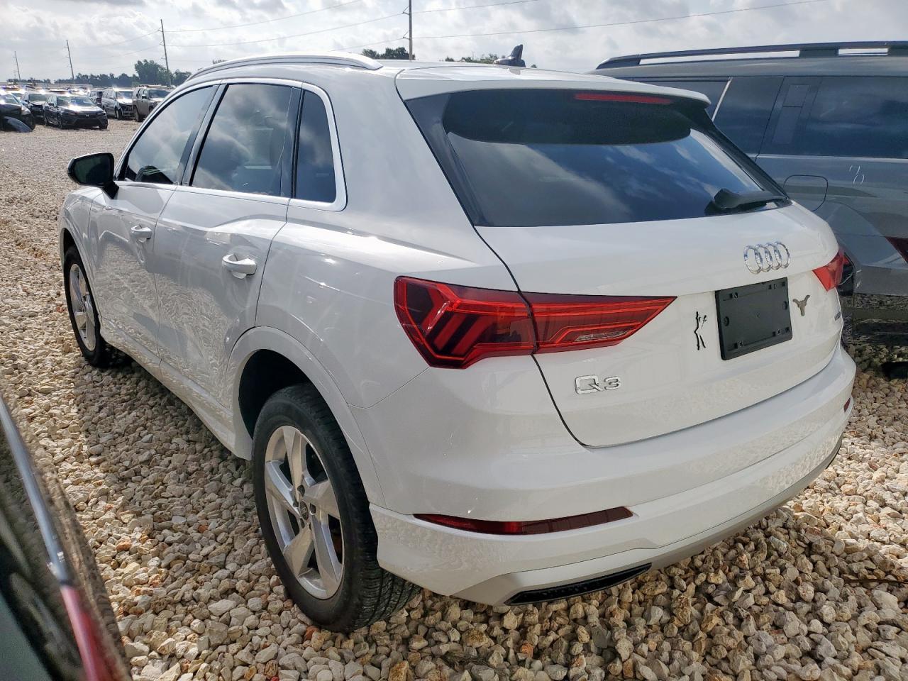 2021 Audi Q3 Premium 40 - Фото 2