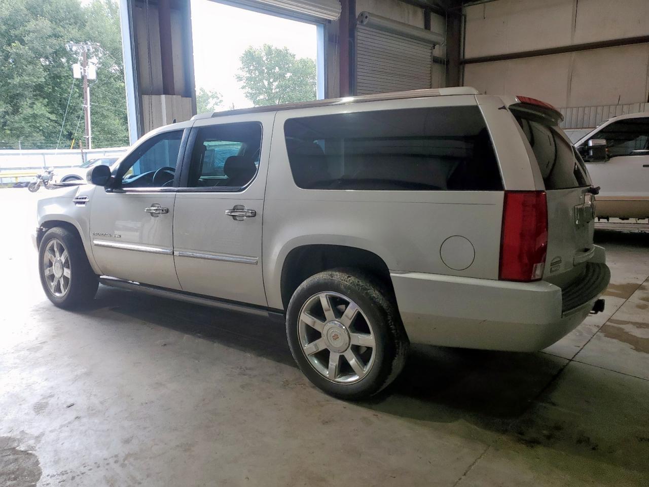 2011 Cadillac Escalade Esv Premium - Image 2