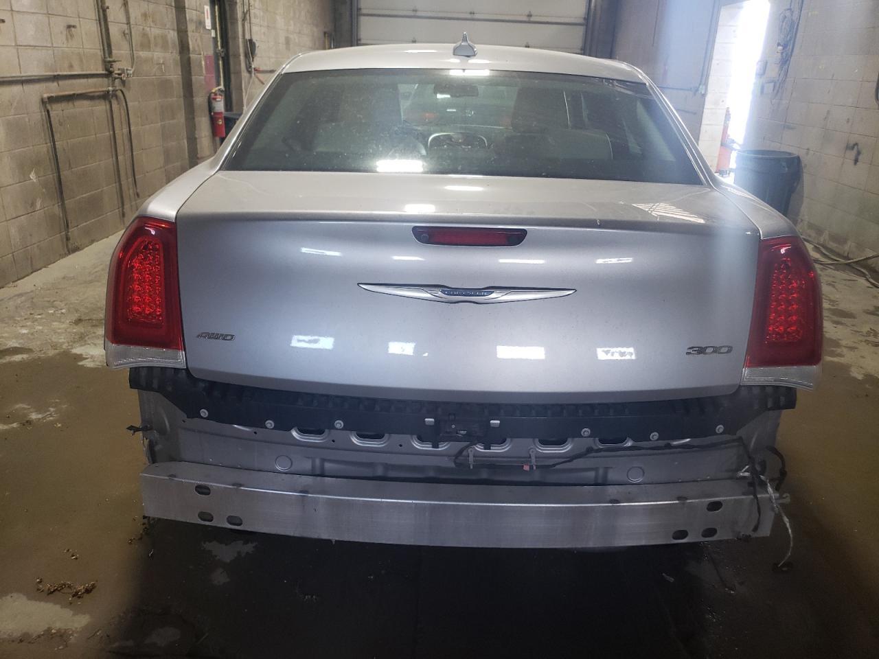 2017 Chrysler 300 Limited - Фото 6