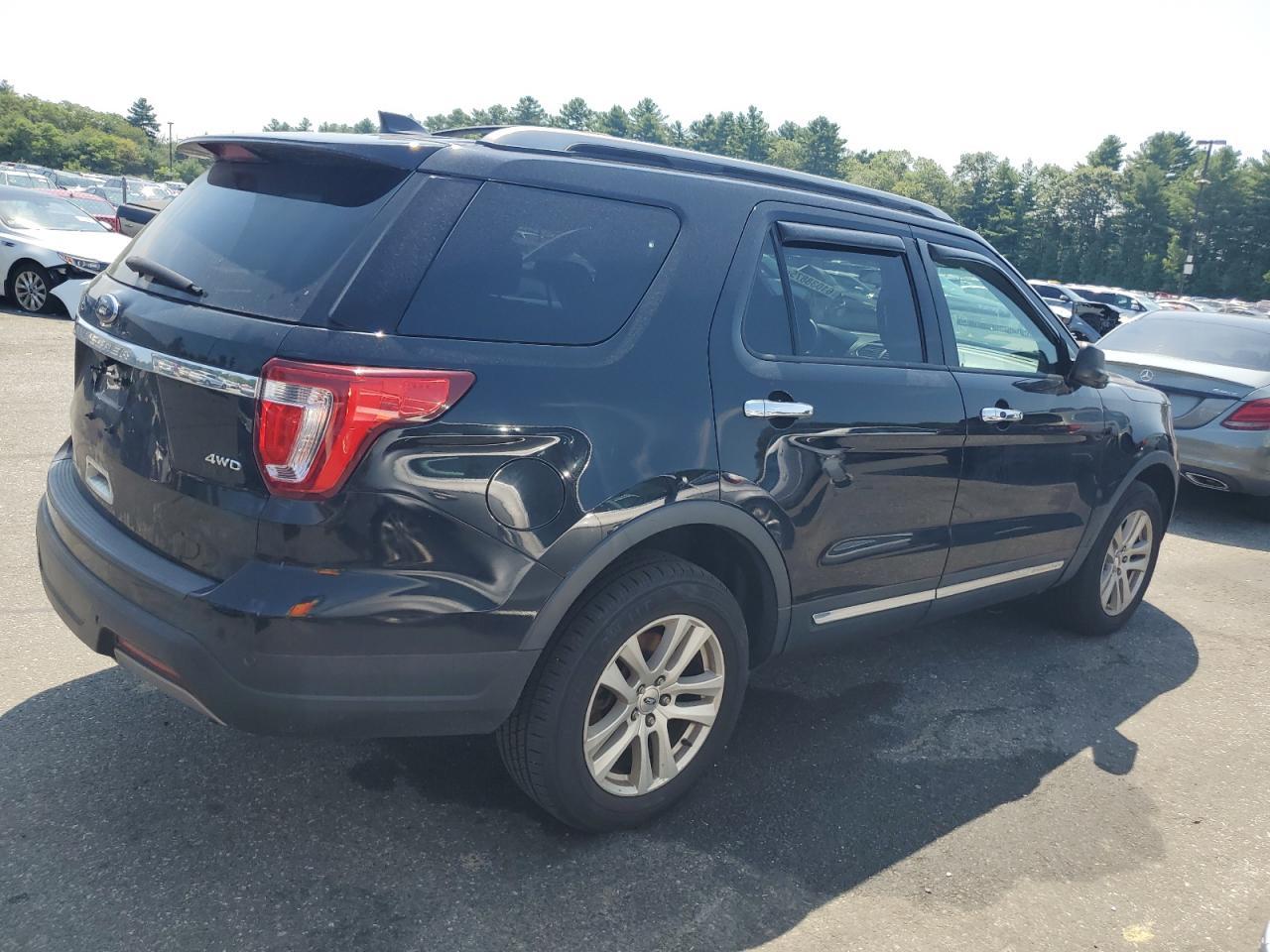 2019 Ford Explorer Xlt - Image 3