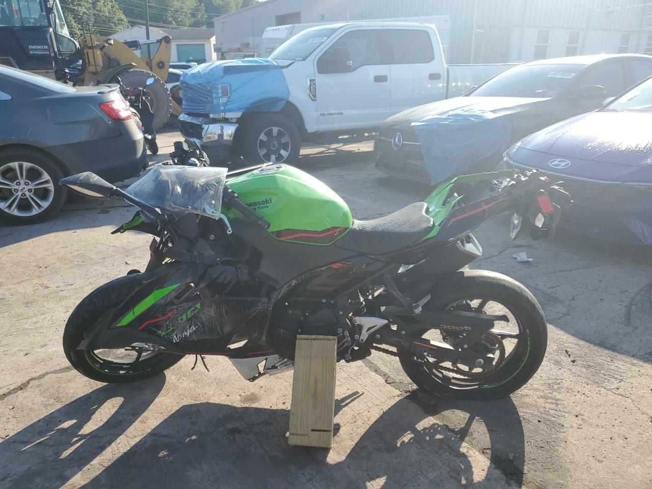 2022 Kawasaki Ex400 - Фото 3