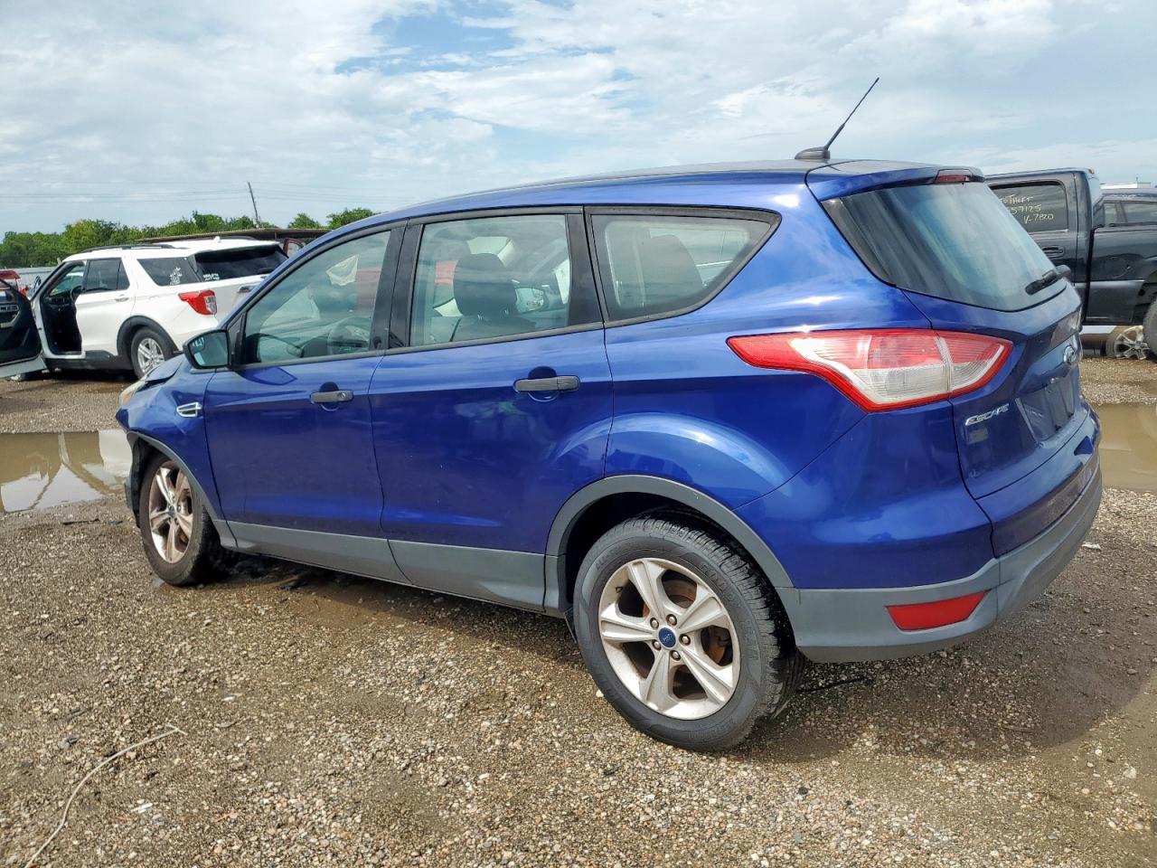 2014 Ford Escape S - Image 2