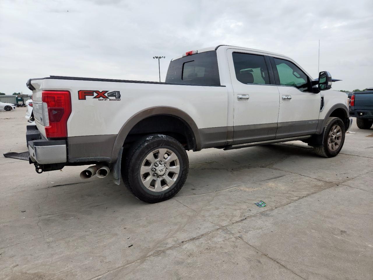 2017 Ford F250 Super Duty - Фото 3