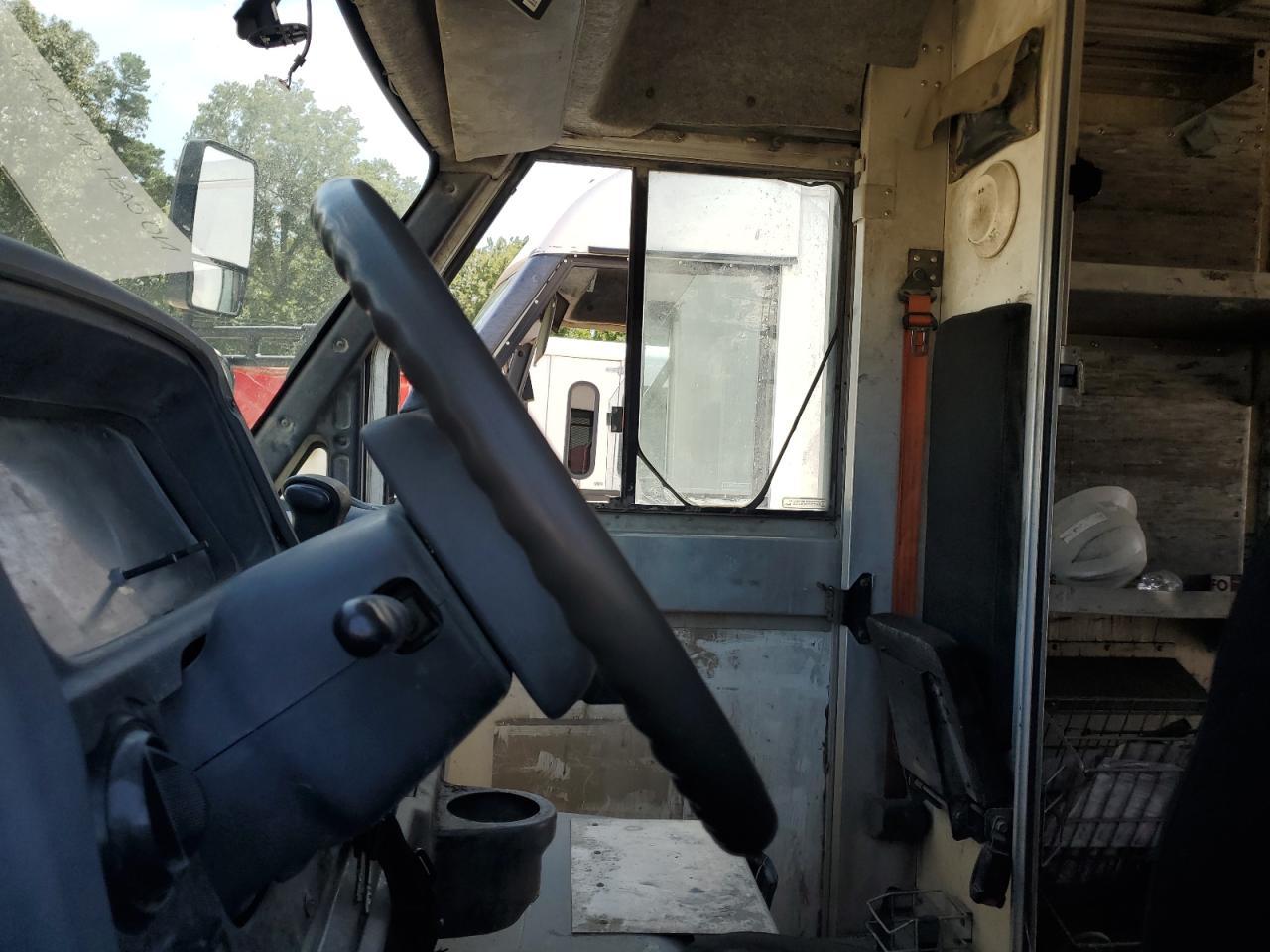 2015 Isuzu Npr - Фото 7