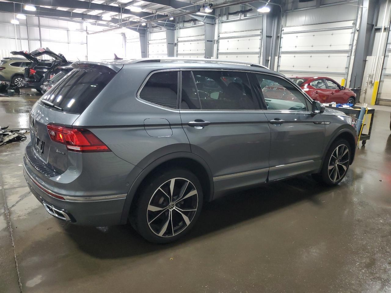 2022 Volkswagen Tiguan Sel R-Line - Фото 3