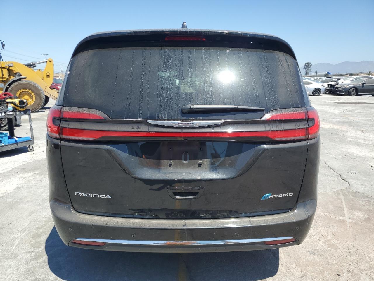 2023 Chrysler Pacifica Hybrid Touring L - Image 6
