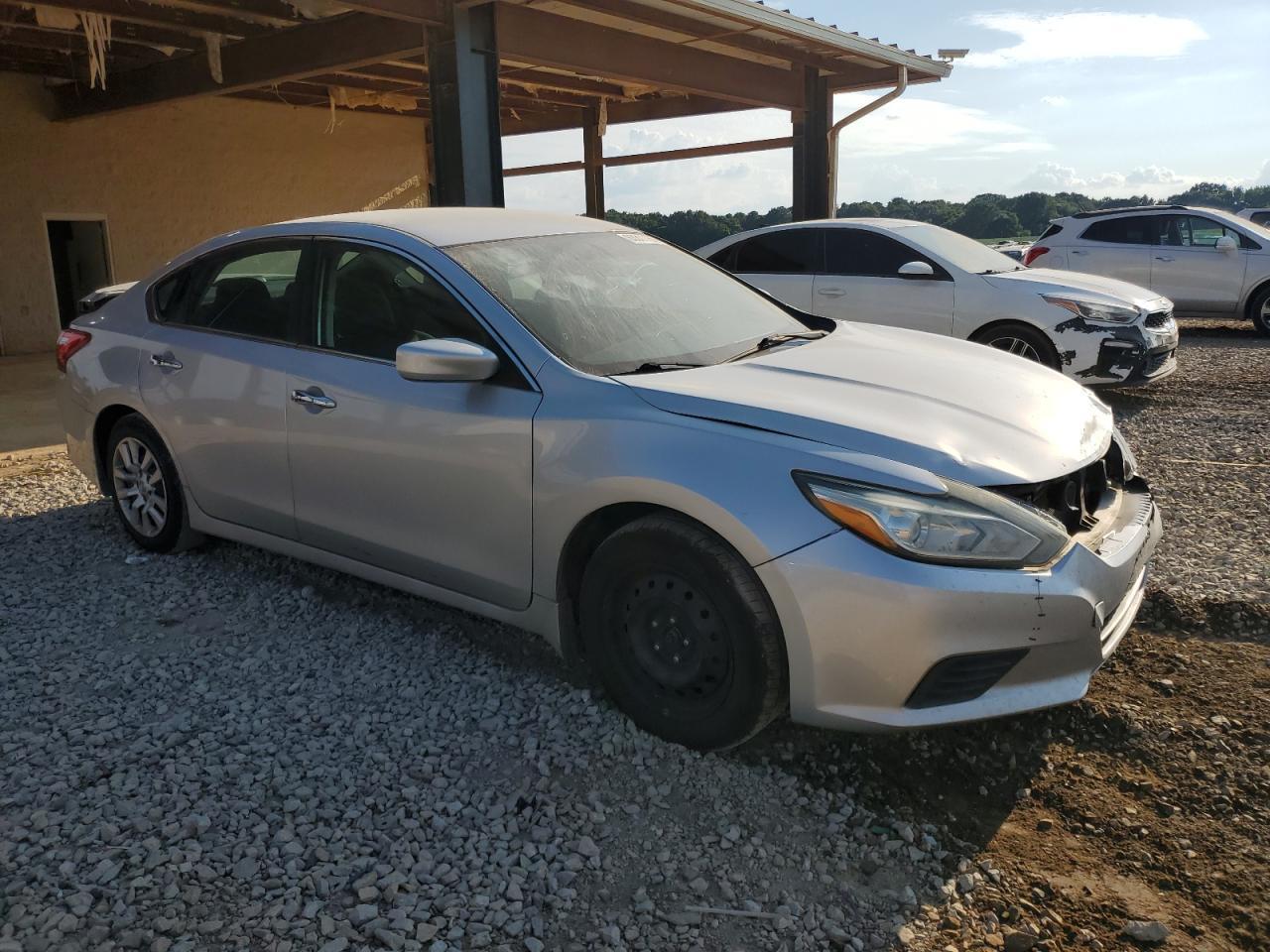 2016 Nissan Altima 2.5 - Image 4