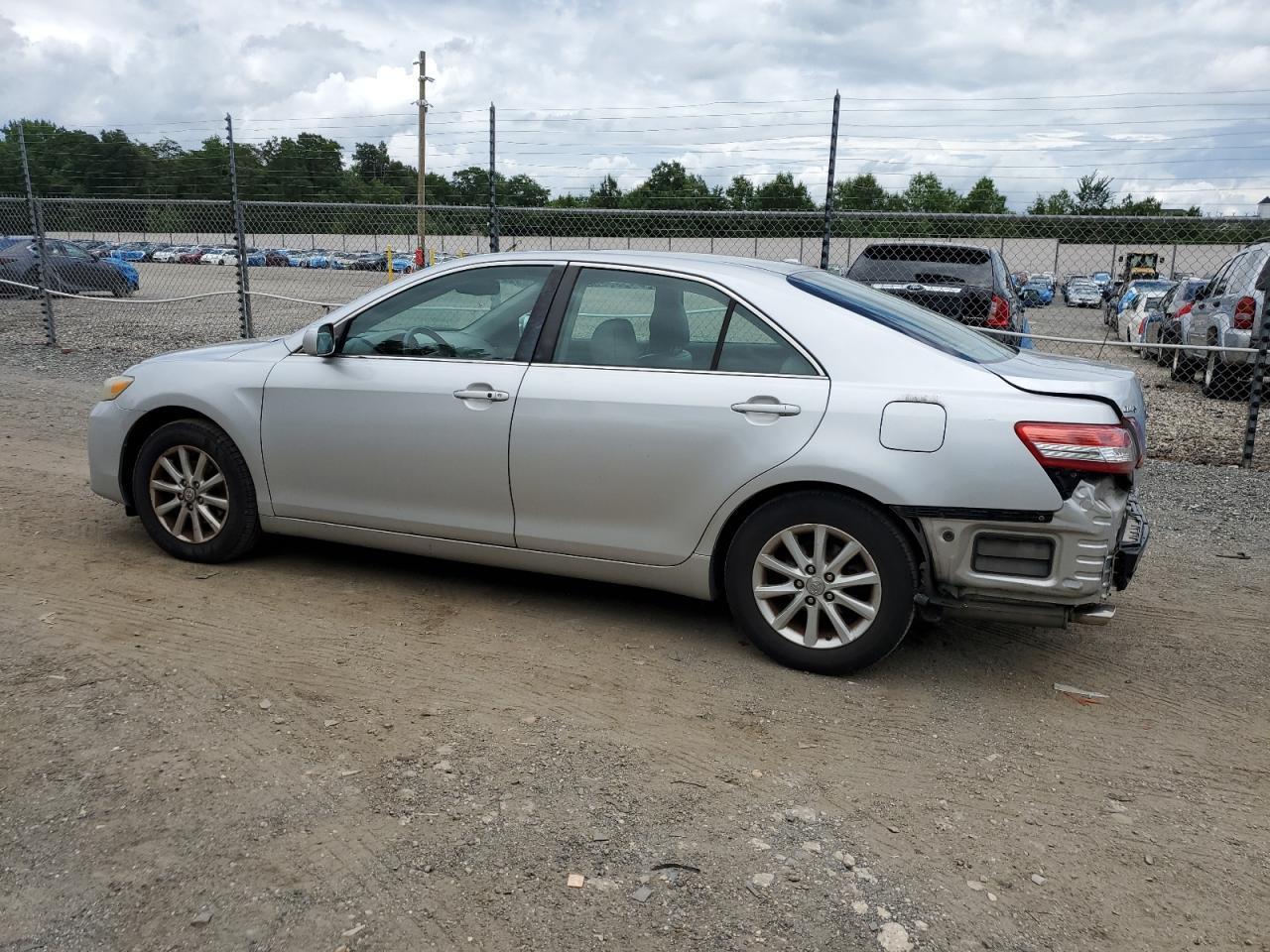 2011 Toyota Camry Se - Image 2