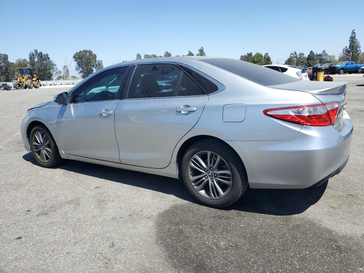 2015 Toyota Camry Le - Фото 2