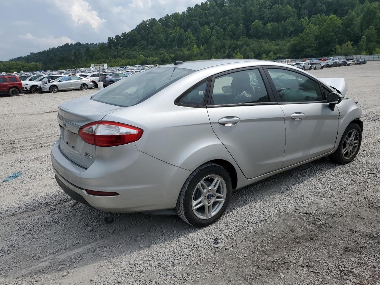 2018 Ford Fiesta Se - Фото 3