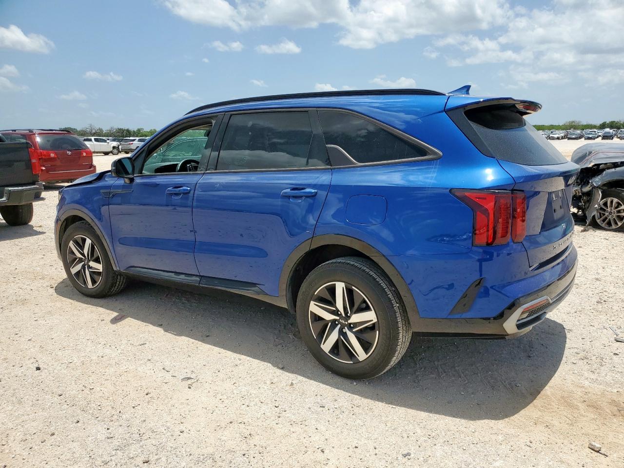 2022 Kia Sorento S - Image 2
