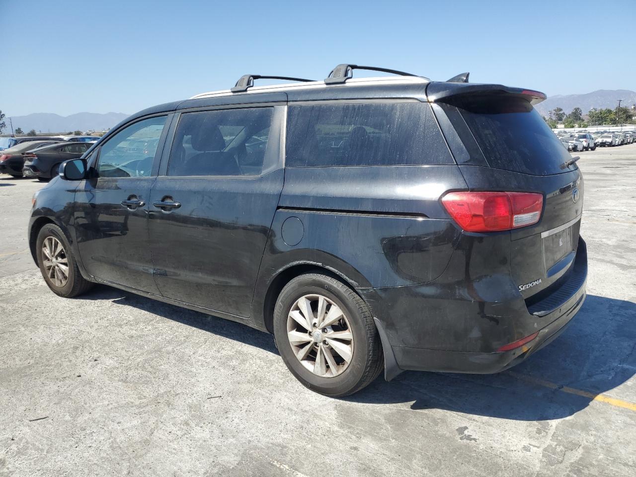 2017 Kia Sedona Lx - Фото 2