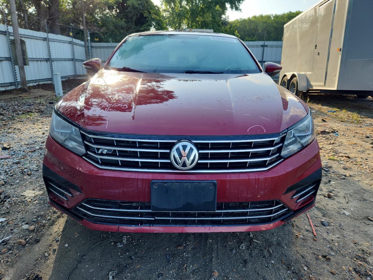 2017 Volkswagen Passat R-Line - Image 5