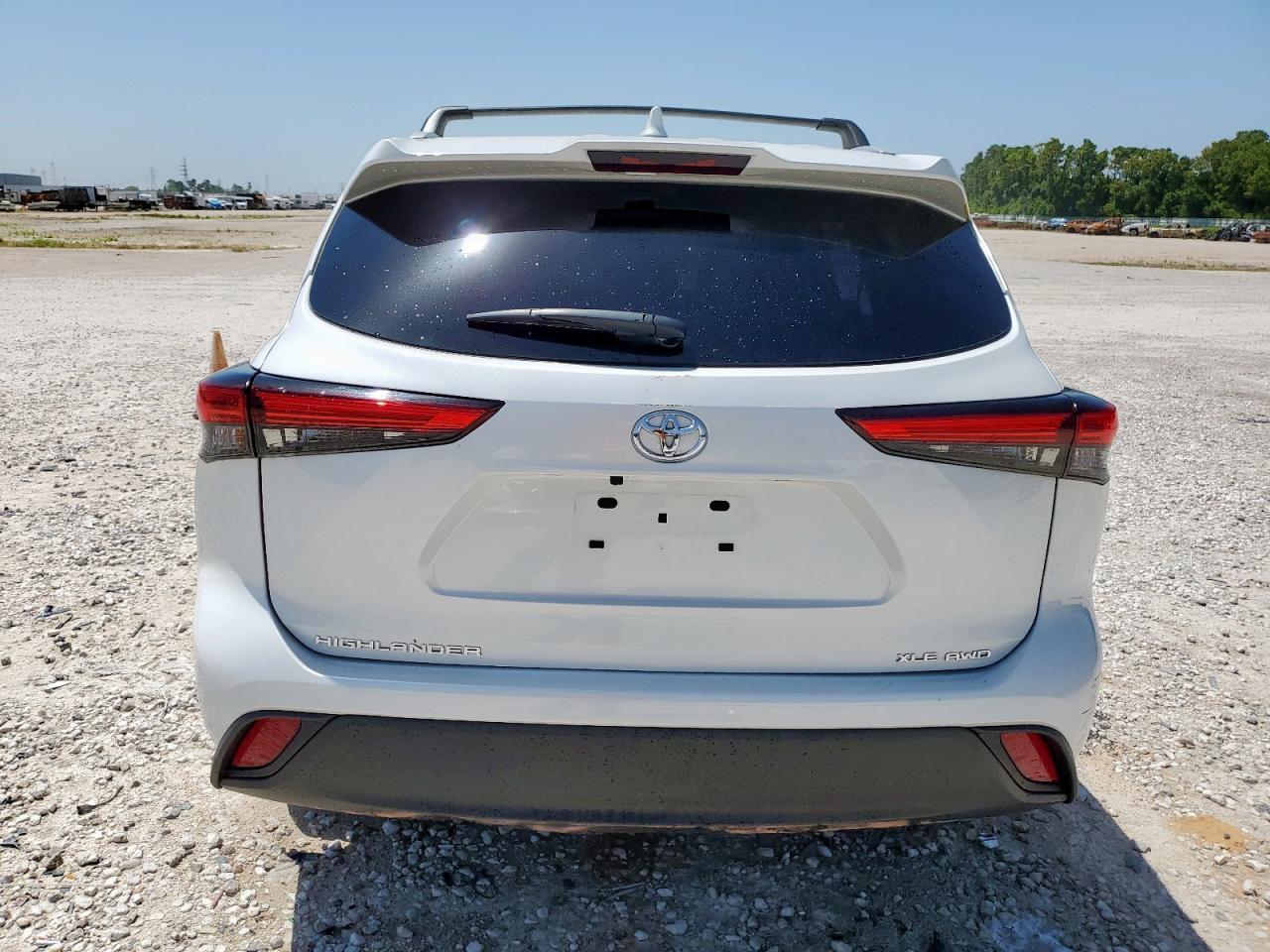 2023 Toyota Highlander L - Image 6
