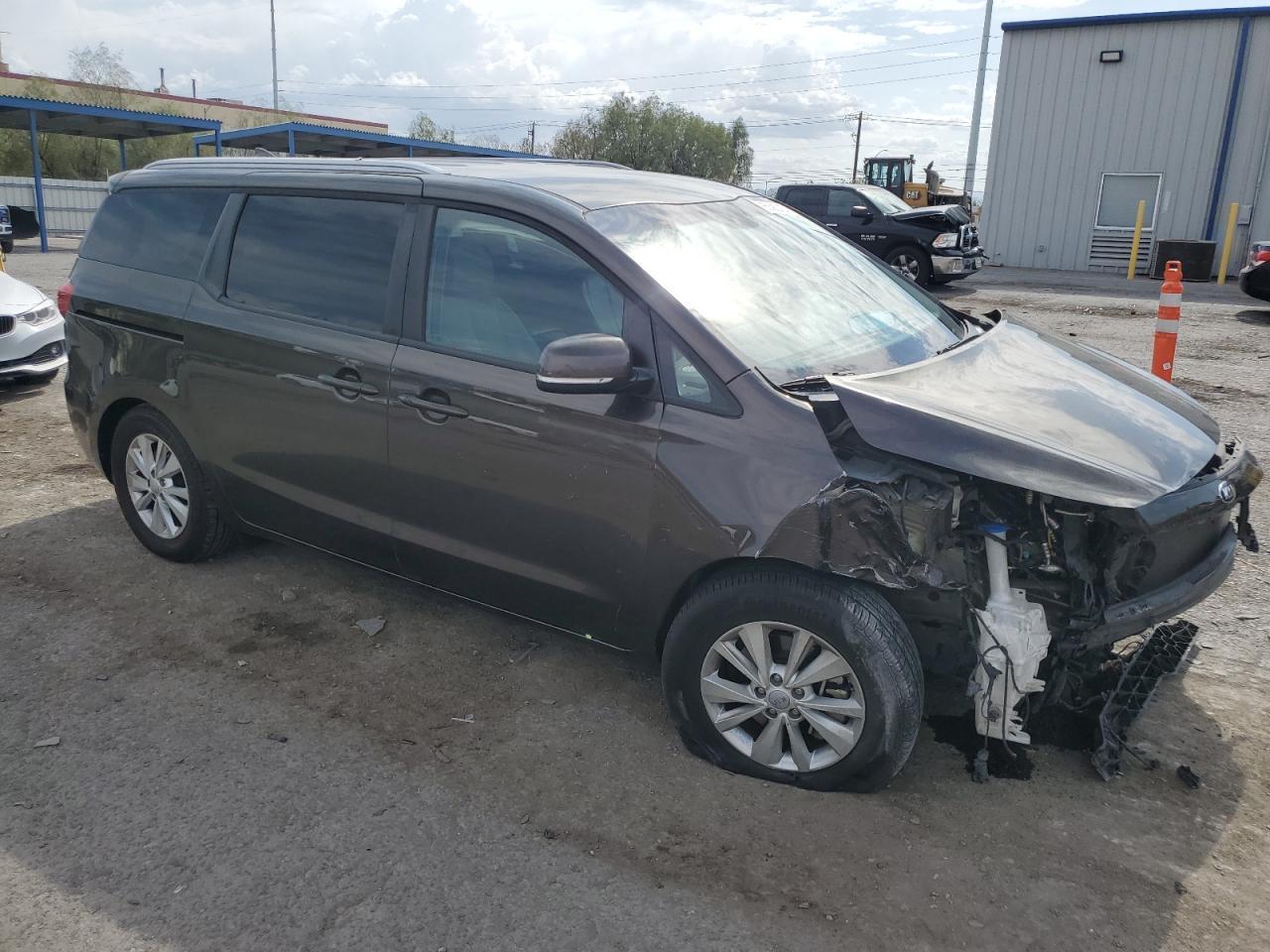 2017 Kia Sedona Lx - Image 4