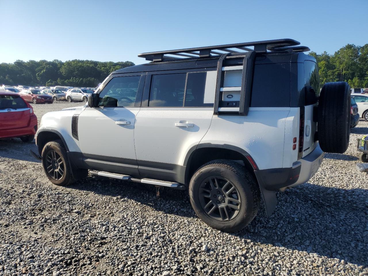 2023 Land Rover Defender 110 S - Фото 2