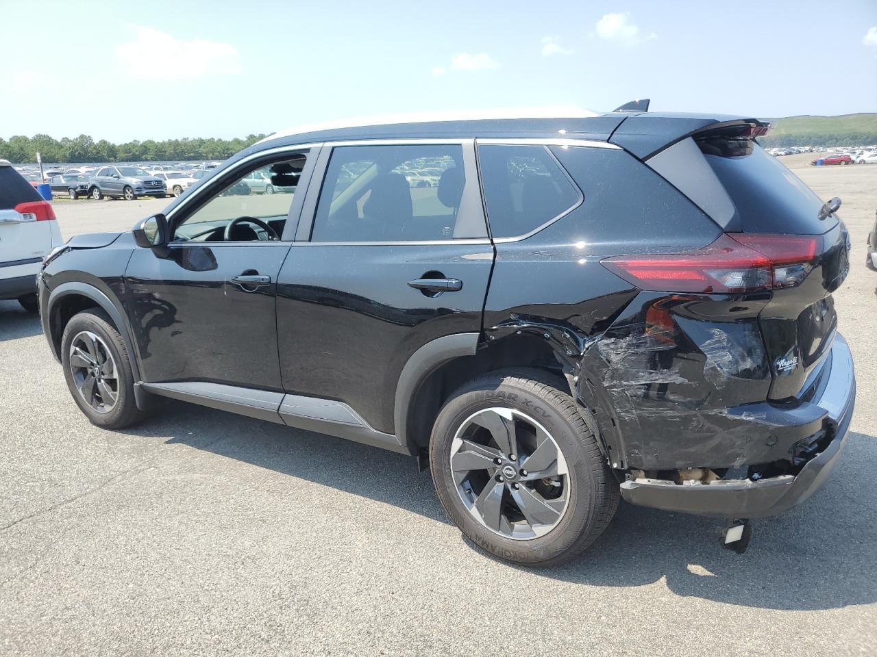 2025 Nissan Rogue Sv - Image 2