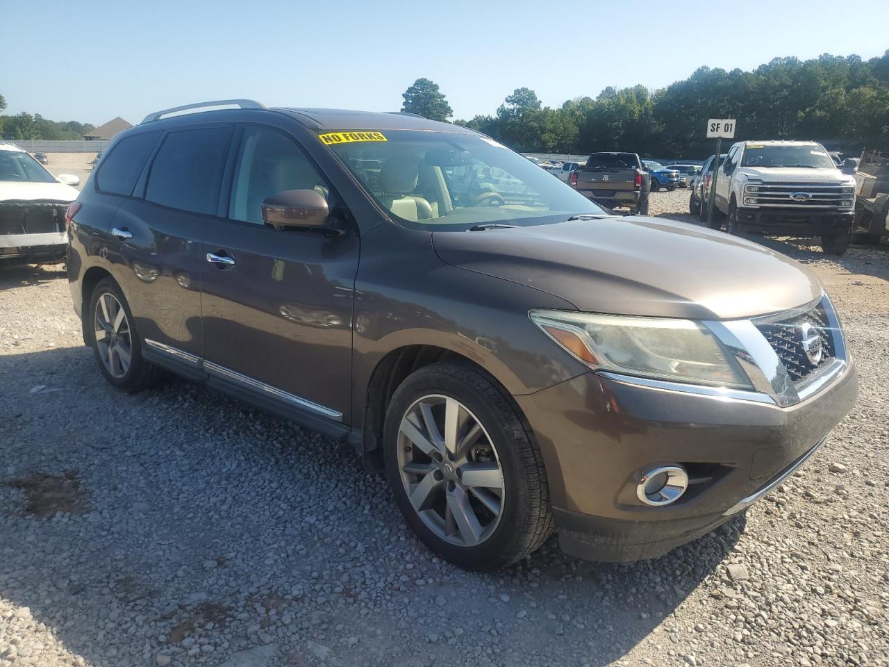 2015 Nissan Pathfinder S - Image 4