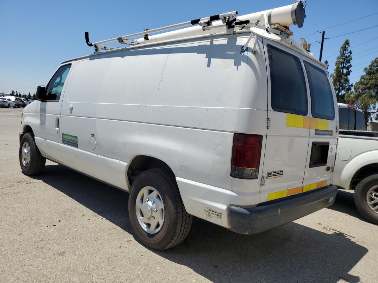 2010 Ford Econoline E250 Van - Фото 2