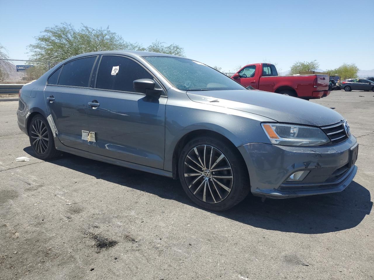 2016 Volkswagen Jetta Sport - Image 4