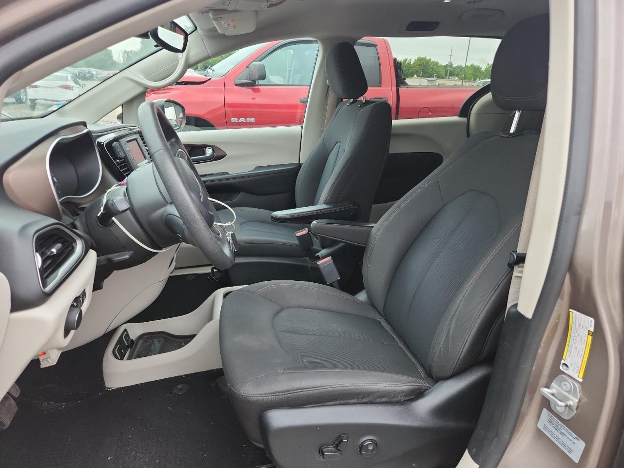 2017 Chrysler Pacifica Touring - Фото 7