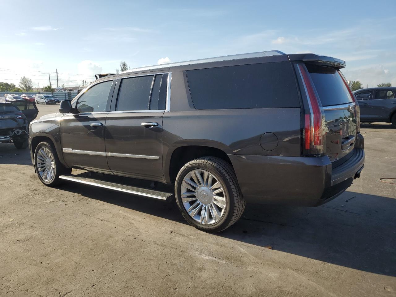 2016 Cadillac Escalade Esv Platinum - Image 2