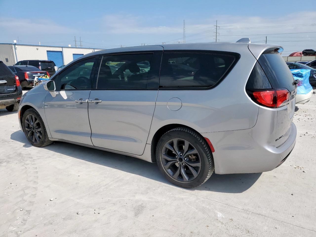 2019 Chrysler Pacifica Touring Plus - Фото 2