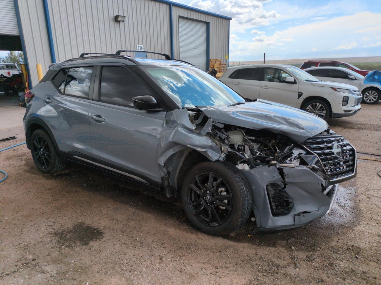 2023 Nissan Kicks Sr - Image 4