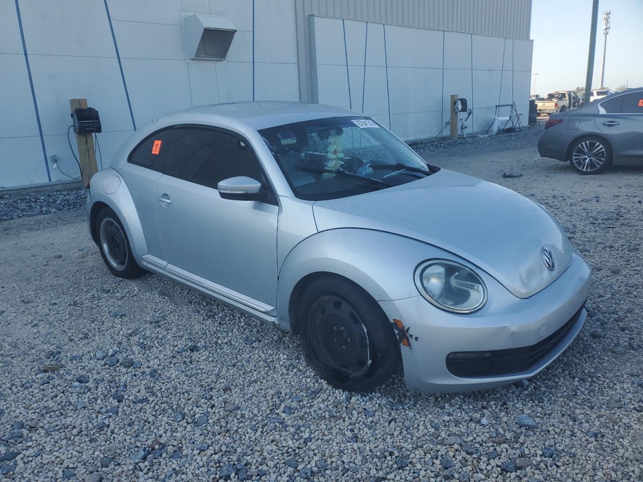 2012 Volkswagen Beetle - Фото 4