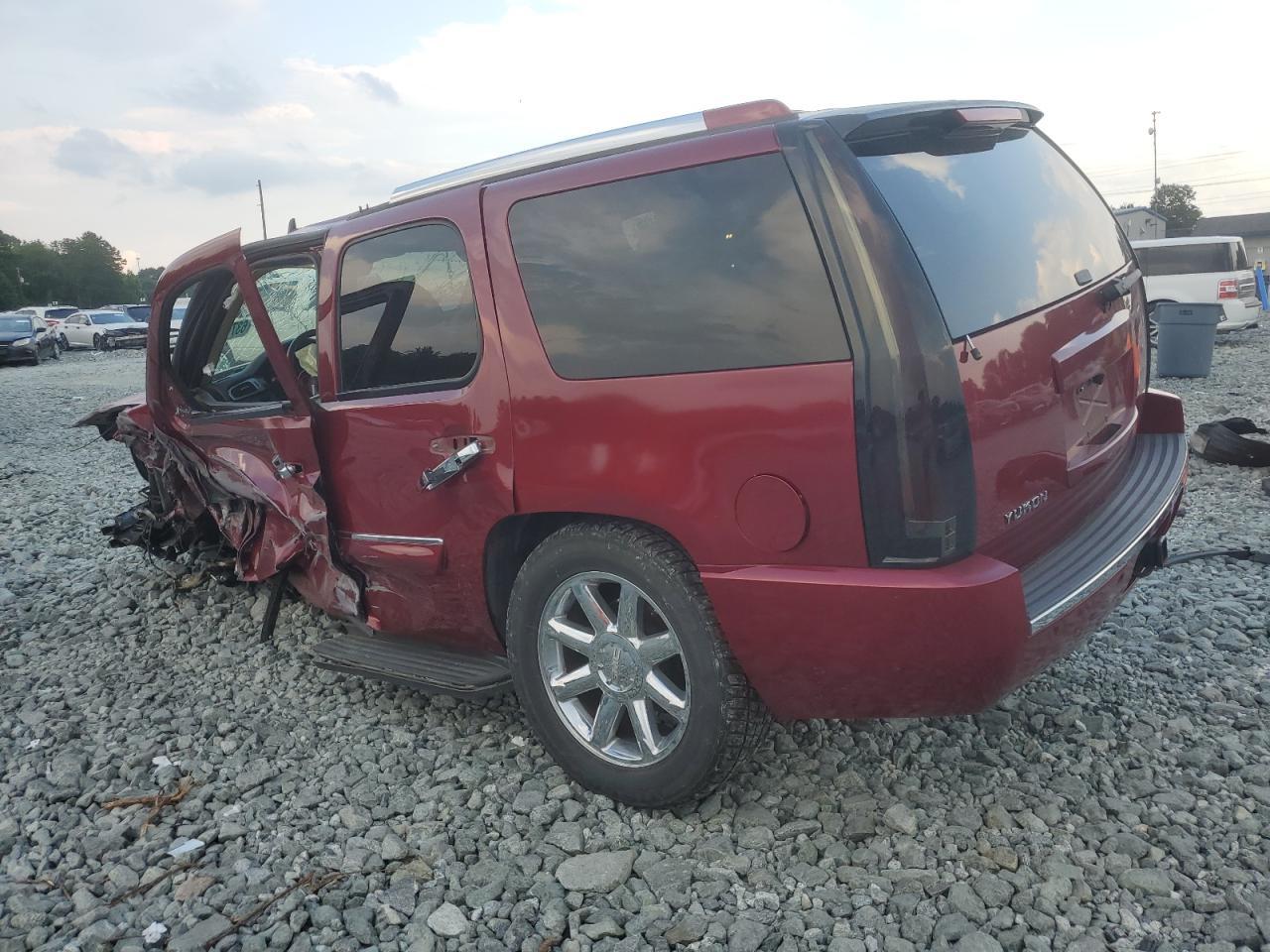 2007 GMC Yukon Denali - Фото 2