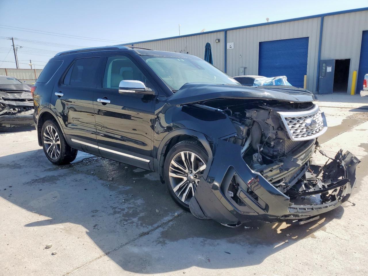 2017 Ford Explorer Platinum - Image 4