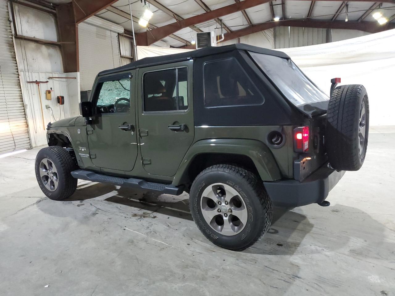 2016 Jeep Wrangler Unlimited Sahara - Image 2