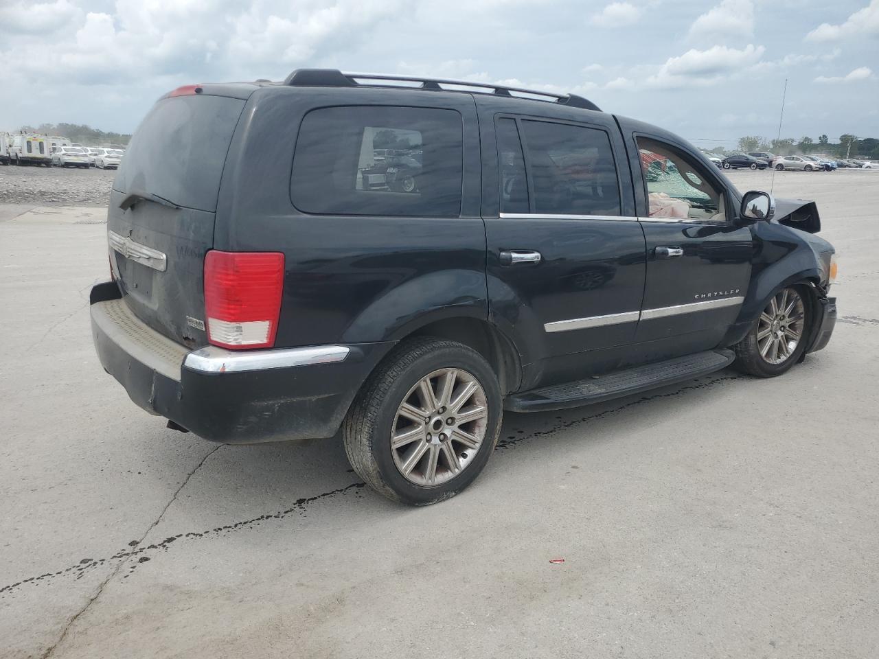 2007 Chrysler Aspen Limited - Image 3