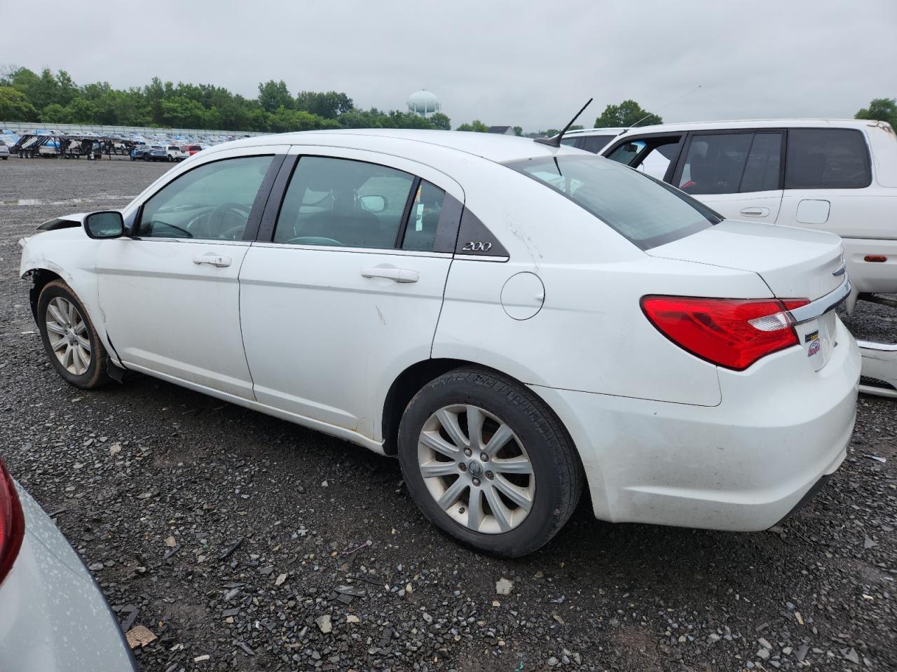 2014 Chrysler 200 Touring - Фото 2