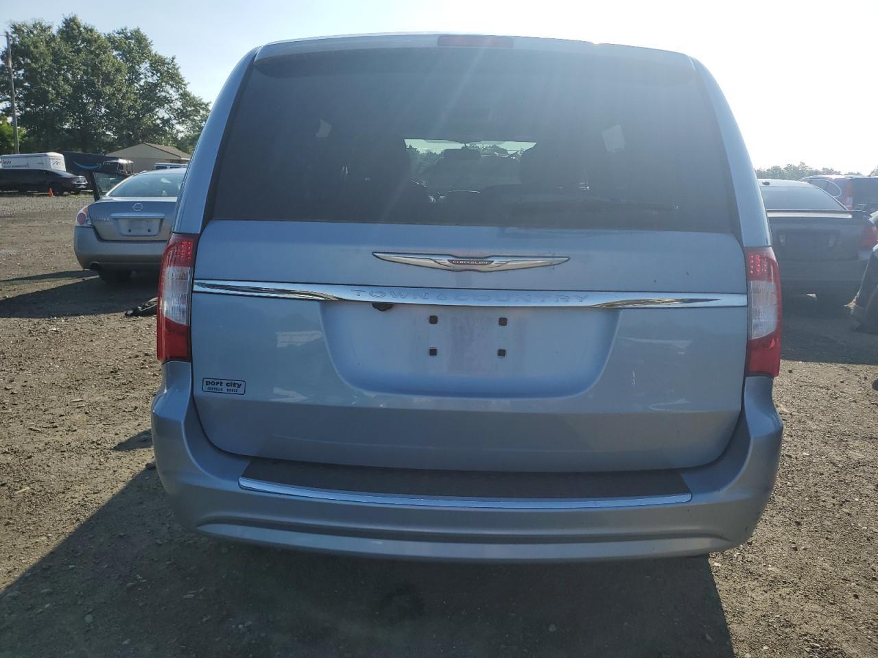 2013 Chrysler Town & Country Touring - Image 6