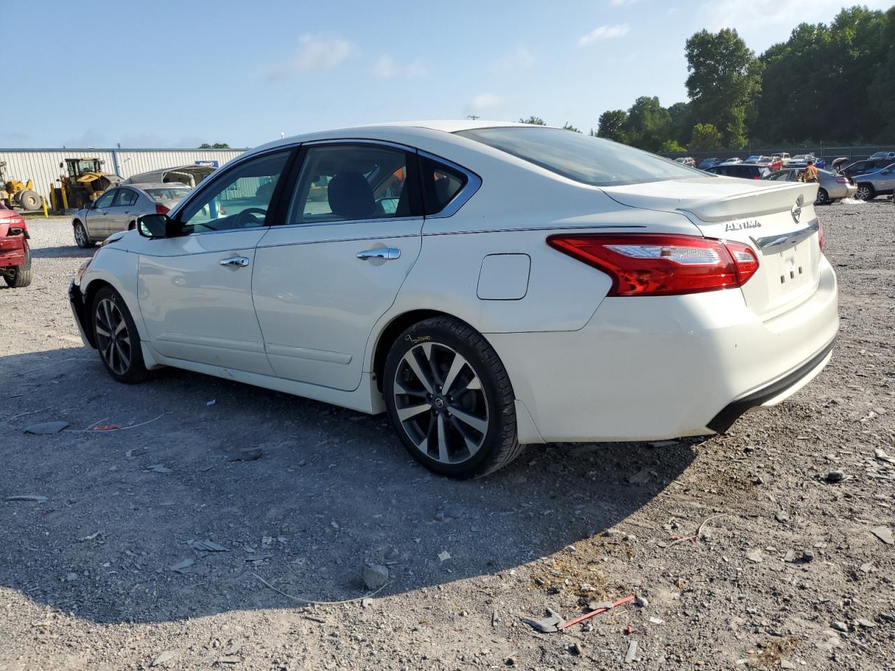 2016 Nissan Altima 2.5 - Фото 2