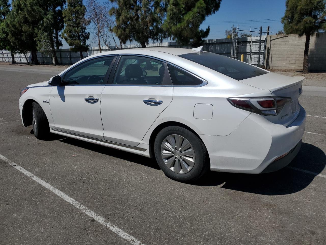 2016 Hyundai Sonata Hybrid - Image 2